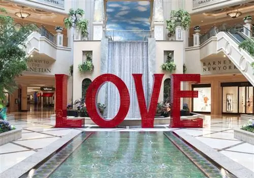 Инсталляция LOVE в The Venetian Resort Las Vegas