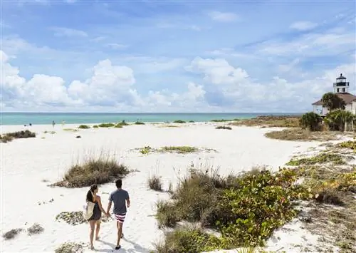 8 блаженных способов насладиться пляжами Форт-Майерса & Sanibel как пара