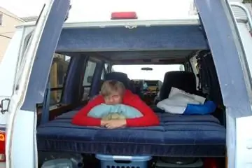 Как спать в машине