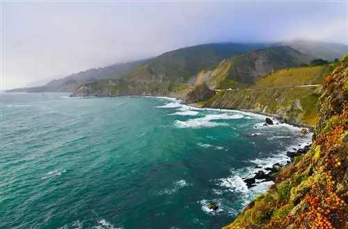 Береговая линия Калифорнии вдоль государственной дороги 1