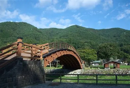 Деревянный мост в префектуре Нагано, Япония