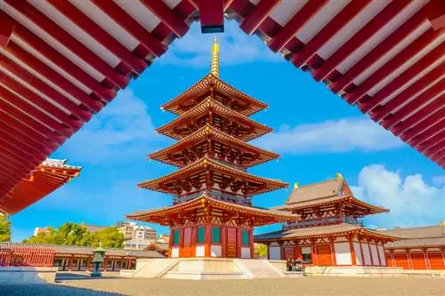 храм Ситэнно-дзи в Осаке, Япония; ID Shutterstock 1485422015; Заказ на поставку: ANA 2019 SP1