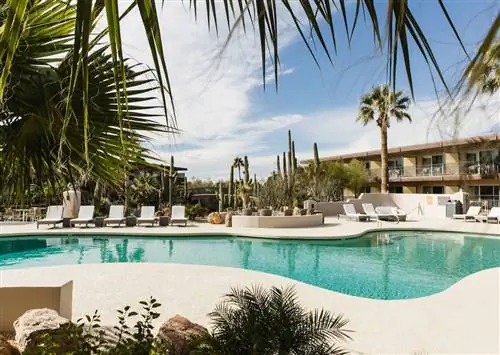 В Беззаботном штате Аризона насладитесь йогой на восходе солнца днем и верховой ездой на диком быке ночью