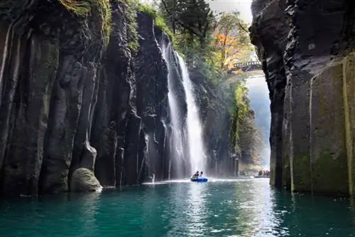 водопад Манай - святыня Японии, ущелье Такатихо; ID Shutterstock 783763402; Заказ на поставку: ANA 2019 SP2