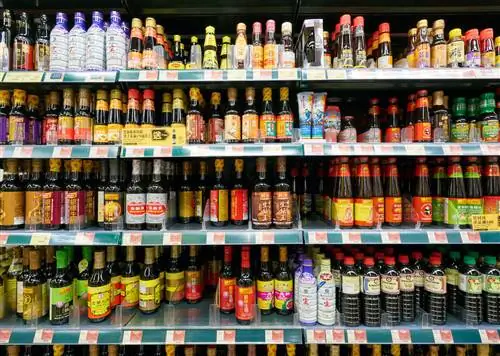 Каждый вид соевого соуса со всего мира, который нужно попробовать, прежде чем умереть