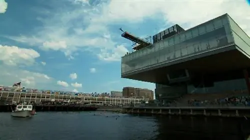 Победитель Кубка мира Red Bull Cliff Diving