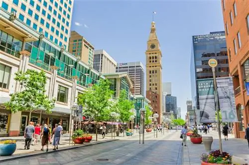 Вид на пешеходную улицу 16th Street в Денвере