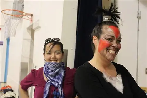 Танцы сквозь историю: В поисках историй, определяющих Канаду