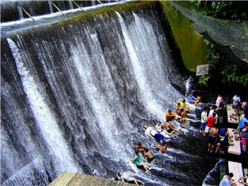 Внутри ресторана Waterfall, Филиппины