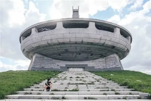 Человек вне зала