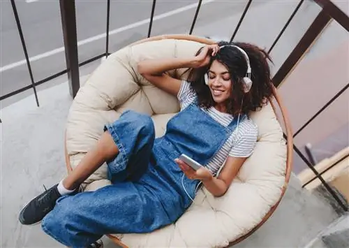 9 эпизодов подкаста о путешествиях, которые помогут вам мысленно сбежать из дома