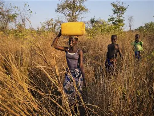 Воодушевляющая история девочки-подростка, которая изменила жизнь в сельской местности Мозамбика