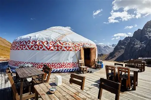 Ресторан из юртового дома на Горнолыжном курорте Шымбулак в Алматы, Казахстан