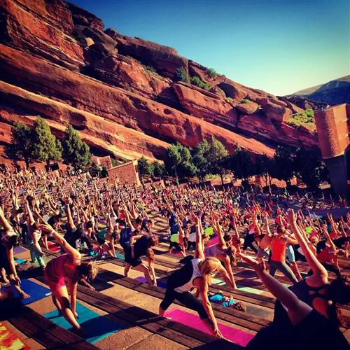 Йога на скалах