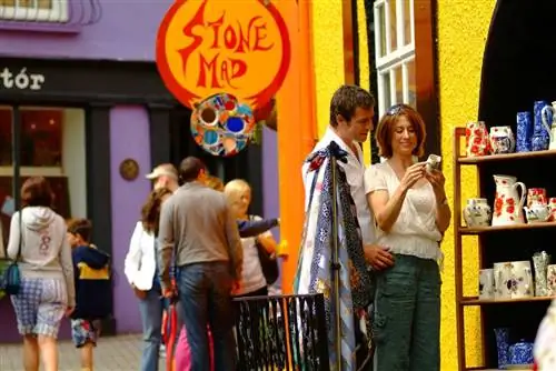 Кенсейл, Ирландия, шоппинг