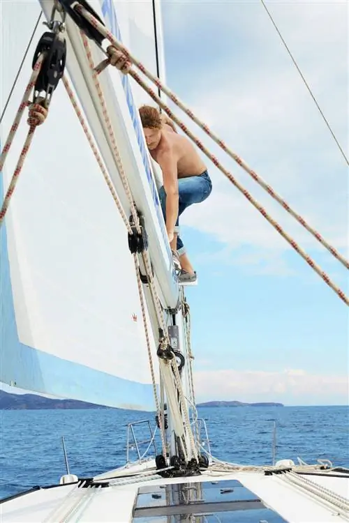 Парусная лодка