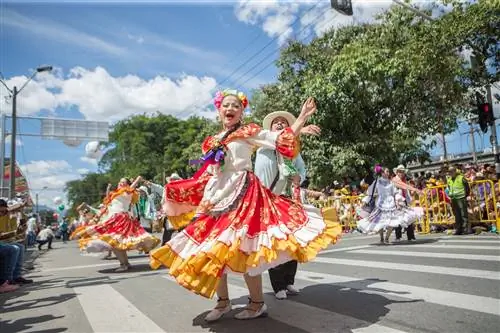 Медельин люди танцуют