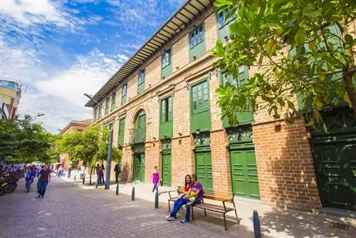 Сцена с парой в Медельине