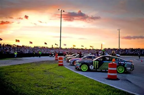 4-пальмовый пляж-гоночная дорожка