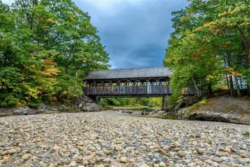 Сандей-Ривер-Бридж - один из лучших крытых мостов в штате Мэн.