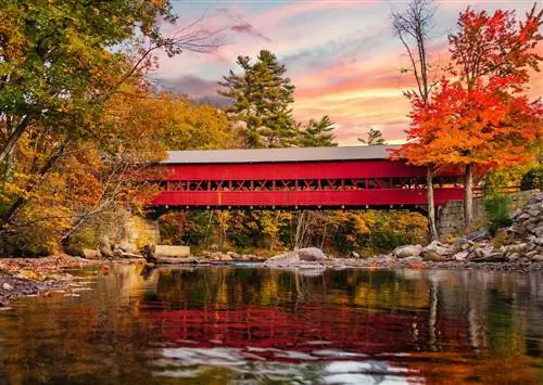 Романтическое осеннее путешествие по самым красивым крытым мостам Новой Англии