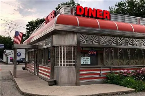 Внешний вид закусочной Crystal Lake Diner из пятницы 13-го
