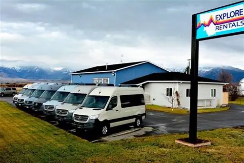 Ряд фургонов Mercedes Sprinter 4x4 2019 года в аренду в Монтане