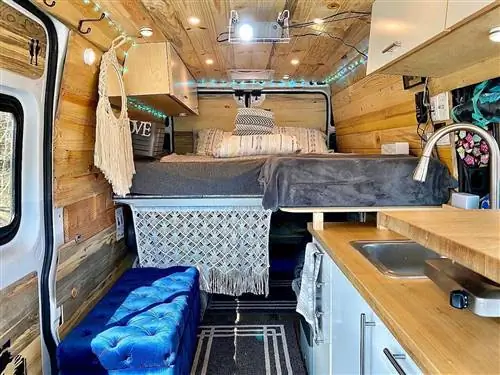 Интерьер кемпера Ram Promaster Sprinter 2015 г.