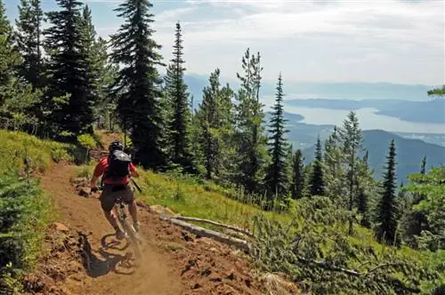Живописный кресельный подъемник на гору Швейцер
