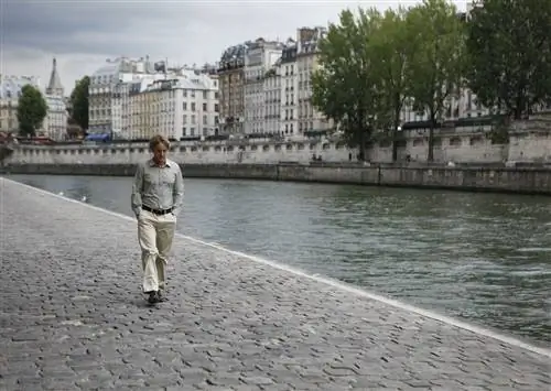 8 лучших фильмов и сериалов, которые стоит посмотреть перед поездкой в Париж