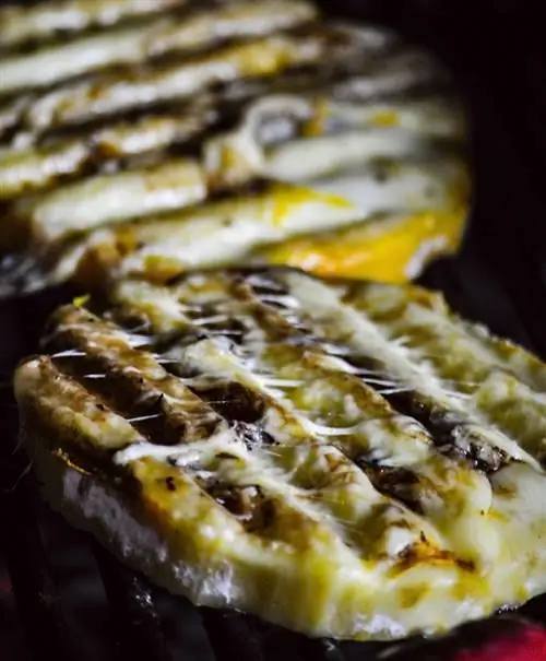 Provoleta, сыр проволоне на гриле, из Аргентины