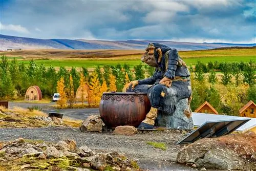 Статуи троллей в Исландии, исландская культура Статуи троллей в Исландии, исландская культура
