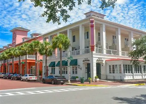 Во время вашего визита в Орландо вы должны остаться (и поесть) в Киссимми