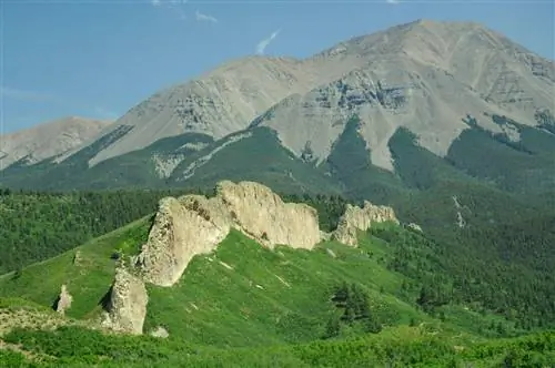 интрузивная магматическая дайка, сложенная сиенитом, Западный испанский пик, Колорадо, испанский пик