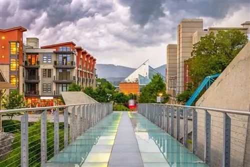 Chattanooga,, Tennessee,, USA, Downtown, Cityscape, From, The, Pedestrian, Bridge, At, мероприятия на свежем воздухе в Чаттануге