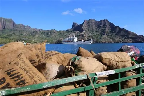 Fench Polynesia Travel, арануи с доставкой грузов спереди