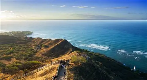 Kid-friendly-hikes-on-Oahu-Diamond-Head-Hike-766294921, Походы для детей на Оаху