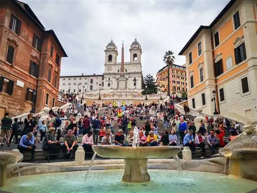 Crowds-of-tourists-in-Rome-Second-cities-1569667246, Вторые города