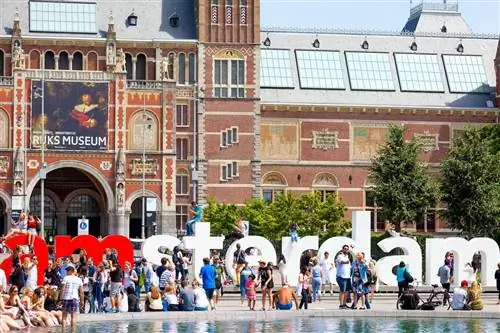 Amsterdam-crowds-second-cities-1011230803, Вторые города