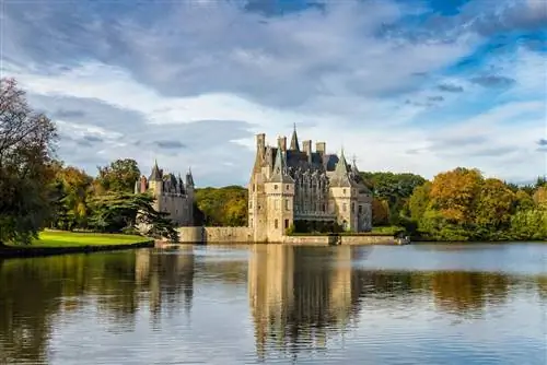 Chateau, Domaine, De, La, Bretesche, Missillac, France, On, Lake, In, Французский замок