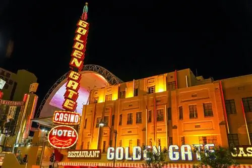 Golden, Gate, Hotel, And, Casino, In, Downtown, Las, Vegas,, Летние предложения в Вегасе