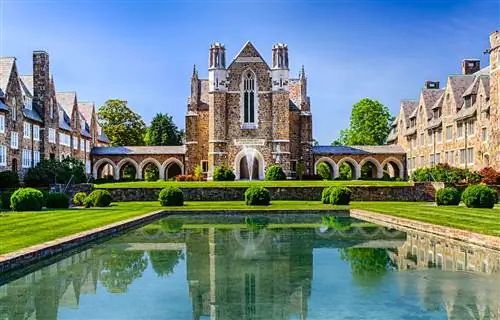 17 самых красивых кампусов колледжей в США