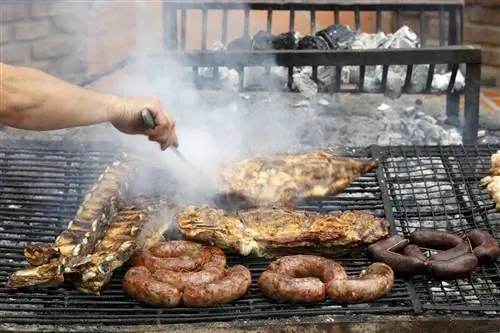 Мясо на гриле в парилье в Аргентине