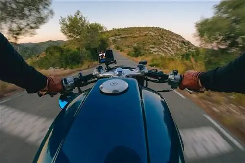 gopro hero10 черный на мотоцикле