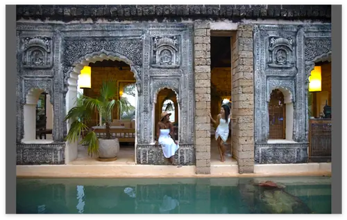 Автор и фотограф в роскошном отеле The Majlis в Луме.