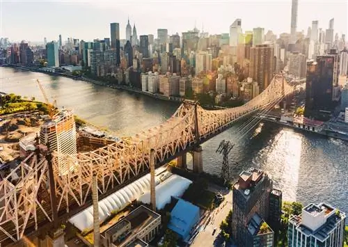 Лучшие места, где можно поесть и поспать, если вы посещаете Нью-Йорк этой осенью