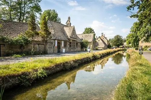 Деревня Лоуэр Слотер, расположенная в английской сельской местности.