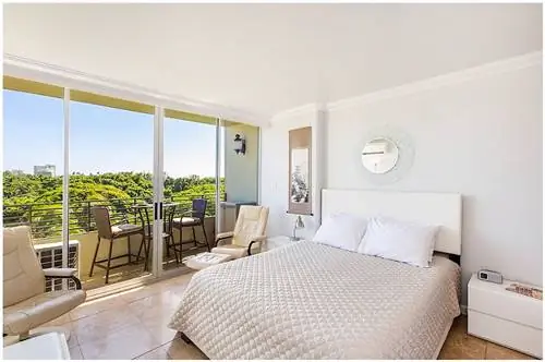 Коллаж из изображений Airbnb в студии Oahu Waikiki