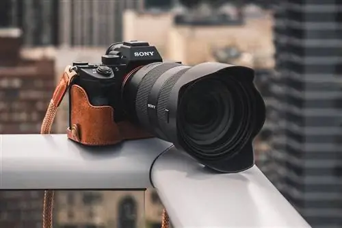 кожаный получехол megagear для sony alpha