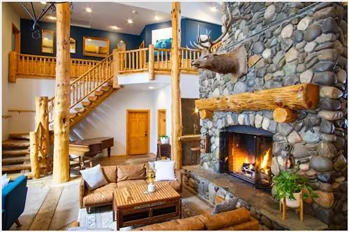 Просторная гостиная в Black Bear Lodge недалеко от озера Тахо